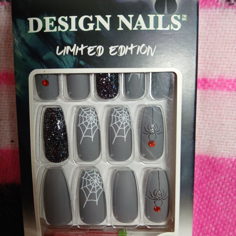 Kiss Limited Edition Gray Red Black Spider Web Nails Halloween Goth Gorpcore
